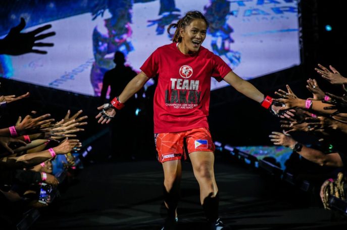 Gina Iniong dedicates tonight's fight in Bangkok to her mom