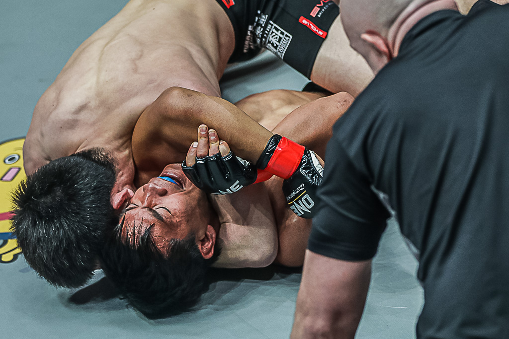 Eduard Folayang suffers shock first-round loss to Aoki