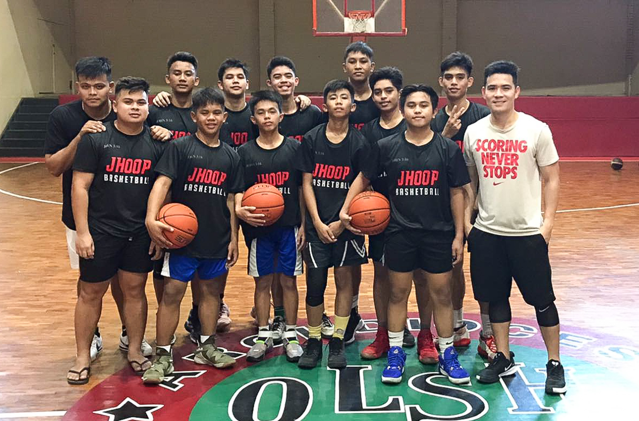 Rising basketball coach gives back by holding cage clinic