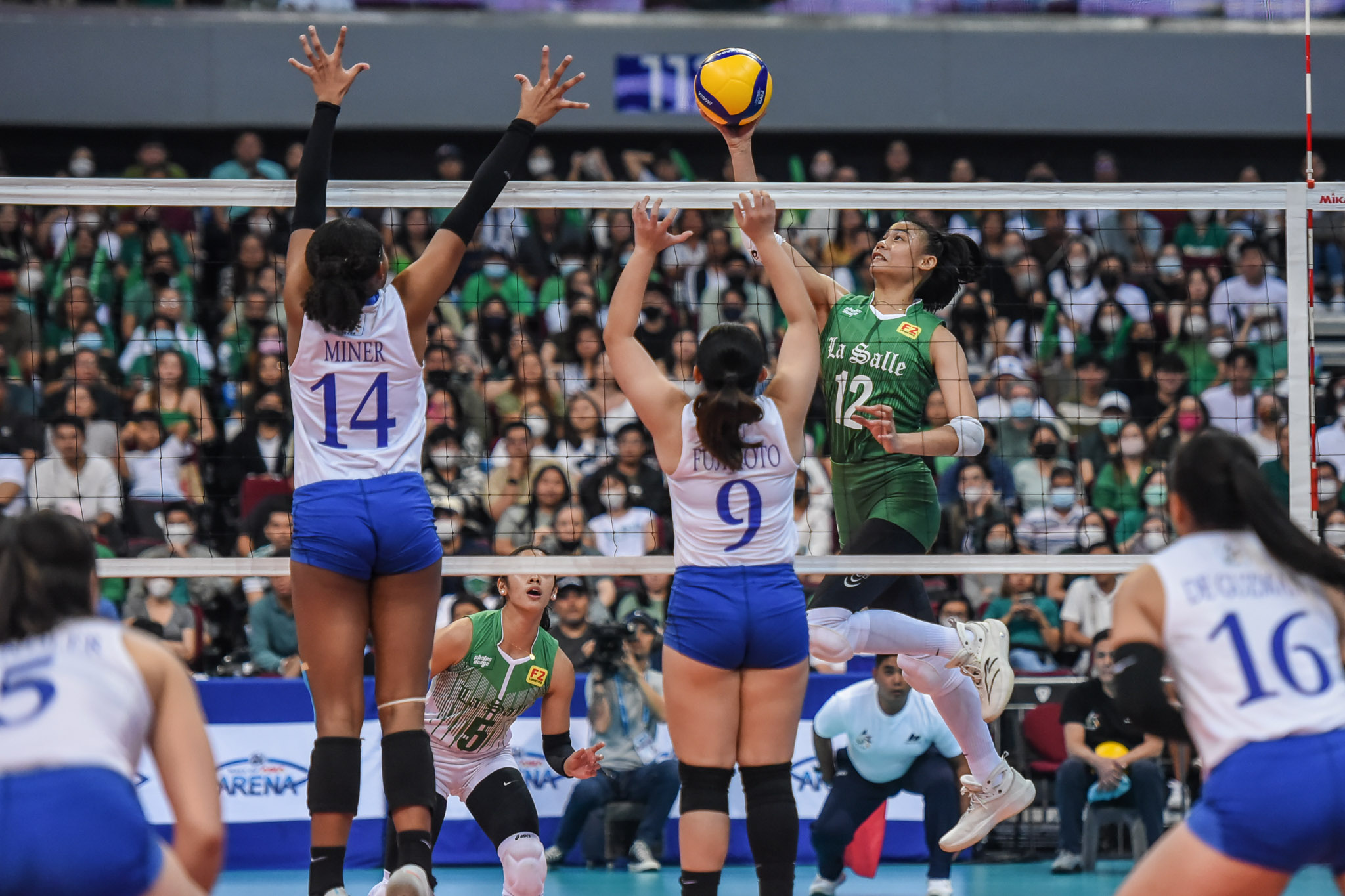 La Salle triumphs over rival Ateneo, remains undefeated