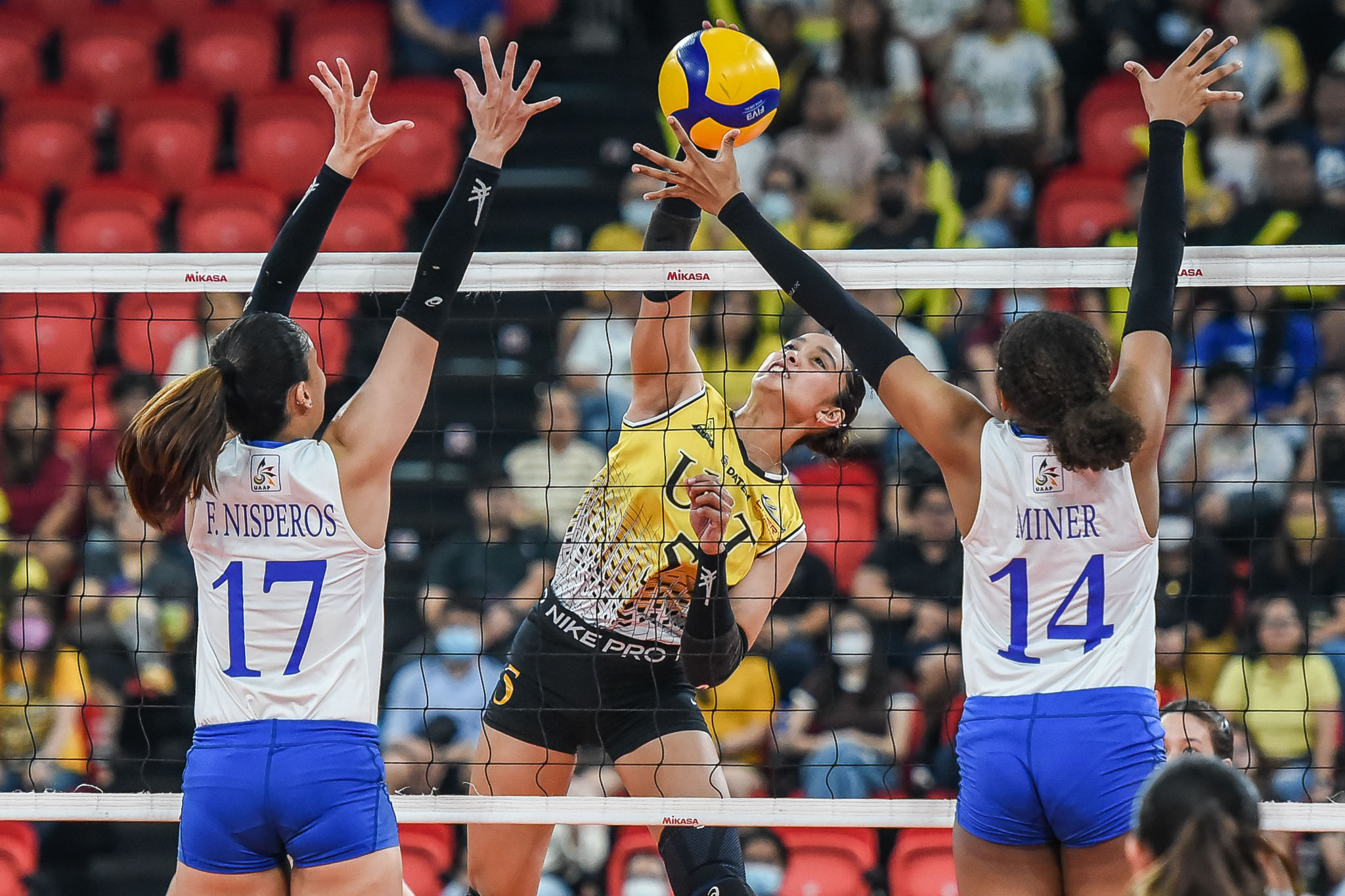 UST ousts Ateneo, moves closer to twice-to-beat edge
