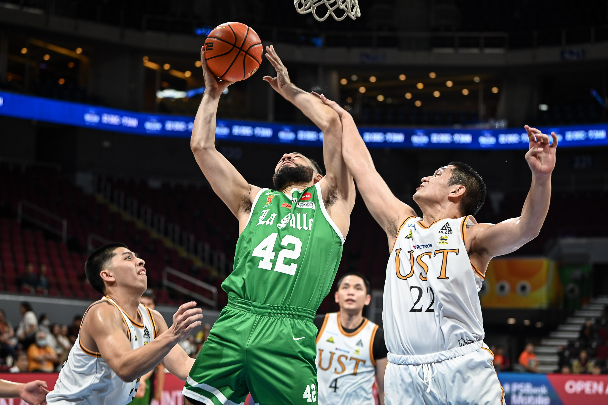 La Salle posts back-to-back wins, crushes UST by 31