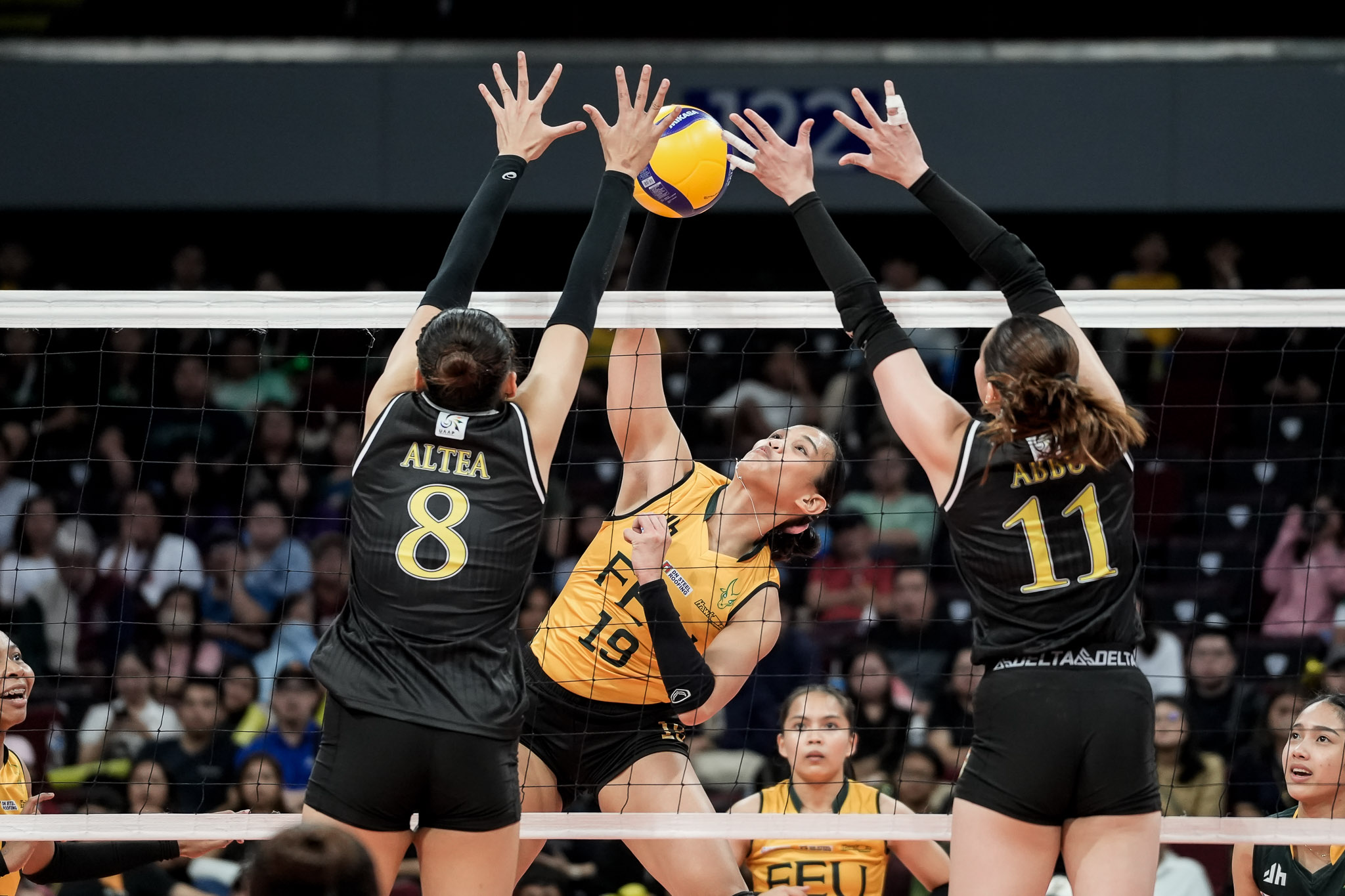 FEU kicks off UAAP volleyball with victory over UST